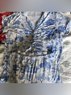 Joyspun Blue & White Toile Print Pajama Set shorts-size large